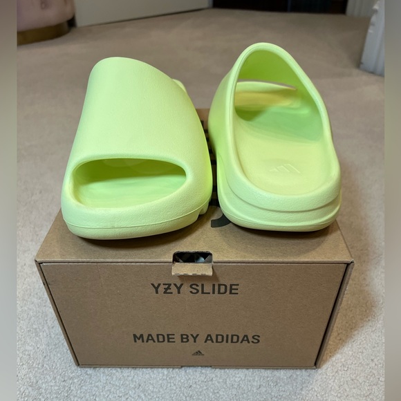 Yeezy Slides Glow Green main image 16